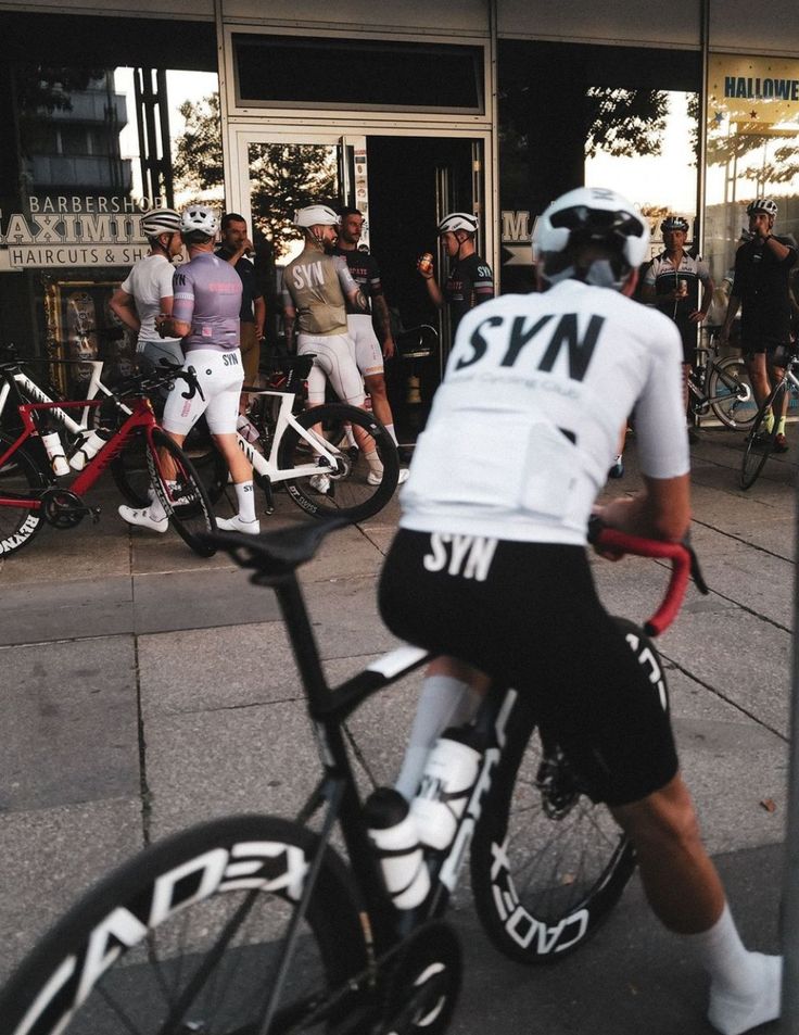 Club ciclista reunido antes de la salida